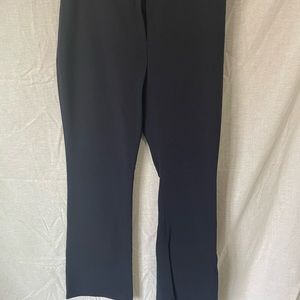 Dana Buchman flat front dress pants in Navy. No front pocket’s. Size 6